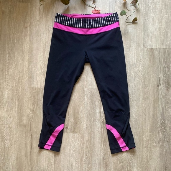 Lululemon Inspire Crop II Back and Pink Striped Size 6 - Picture 3 of 7